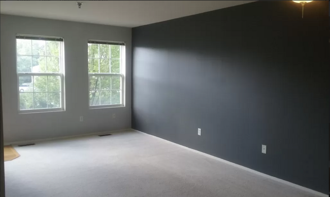 Building Photo - 124 Saber Way