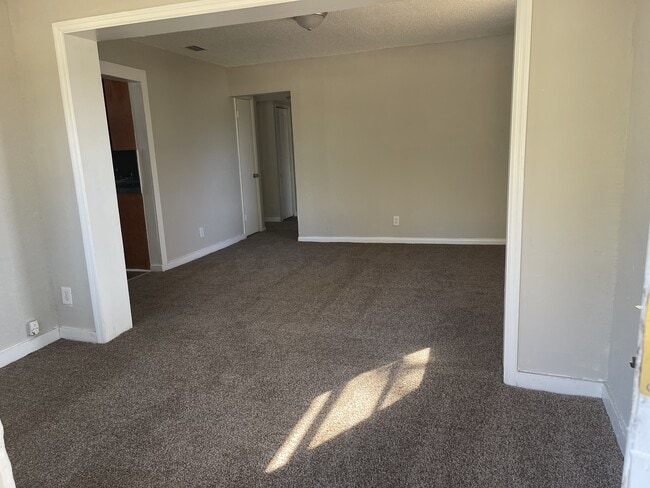 Building Photo - 4915 Ave B