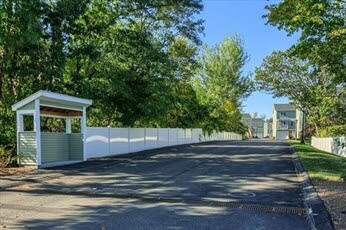 Foto del edificio - 311 Littleton Rd