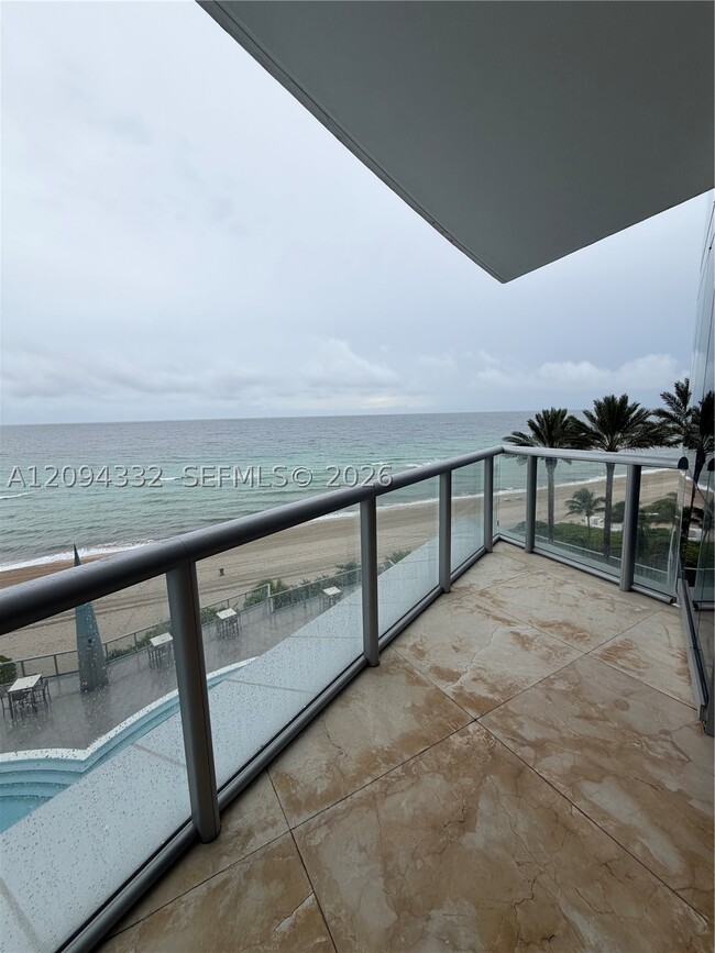 Building Photo - 17121 Collins Ave