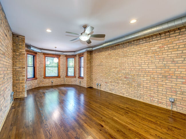 Building Photo - 7020 N Paulina St