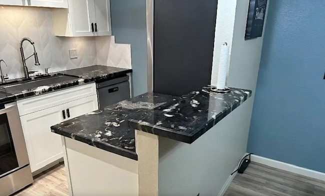 Photo - 4410 N Longview Ave Apartment