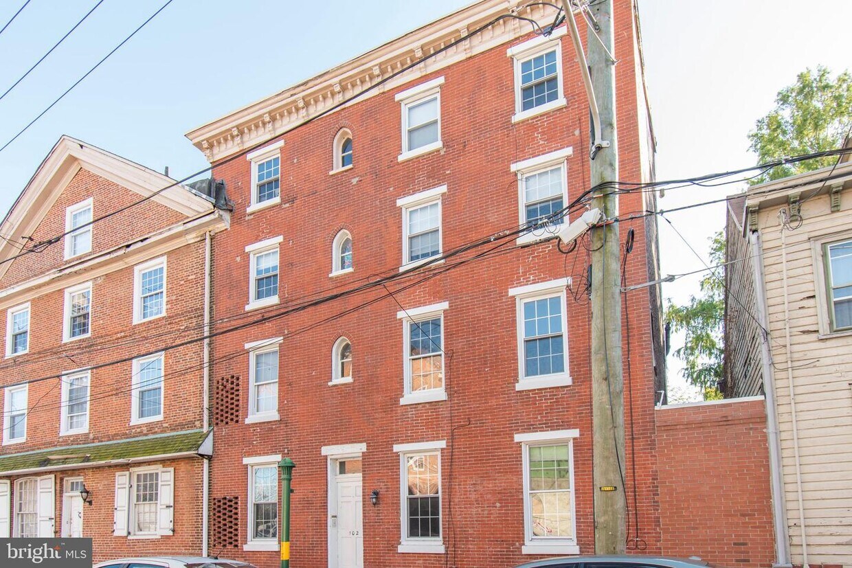 Primary Photo - 700 S Front St