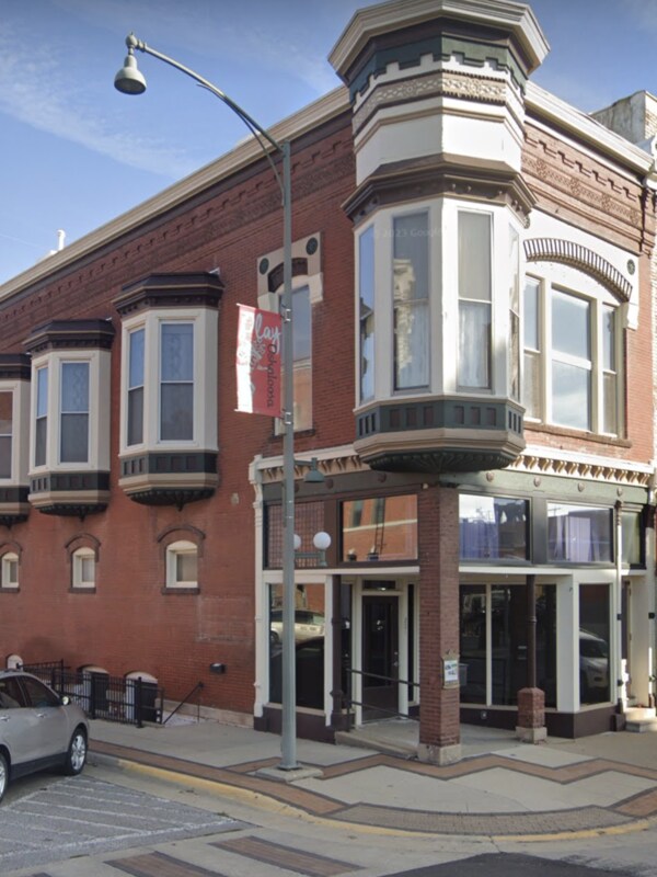 106 N 1st St, Oskaloosa, IA 52577 Condo for Rent in Oskaloosa, IA