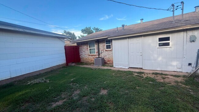 Building Photo - 2520 Normont Cir