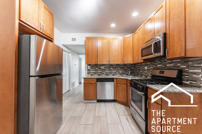 Foto del edificio - 1530 N Greenview Ave