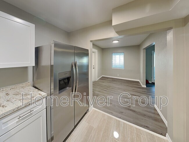 Foto del edificio - 651 22nd St NW