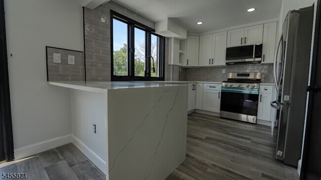 Foto del edificio - 20 Anderson Hill Rd