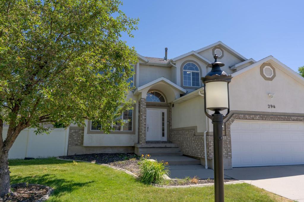 Foto principal - 294 E Stonebridge Dr