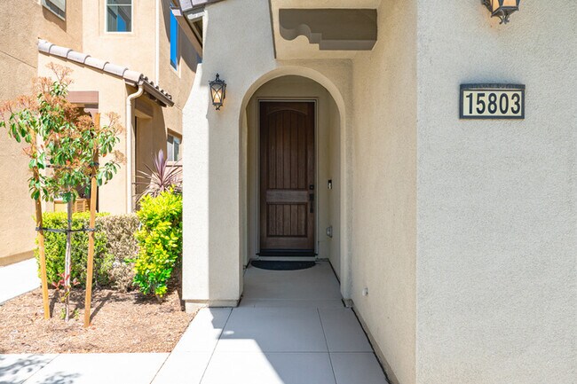 Foto del edificio - Spacious & Stylish 4 Bed 3 Bath in Chino P...