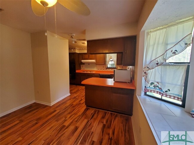 Building Photo - 117 Maple Dr