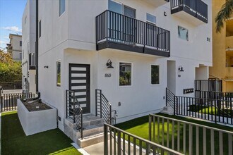 Building Photo - 860 N Hudson Ave