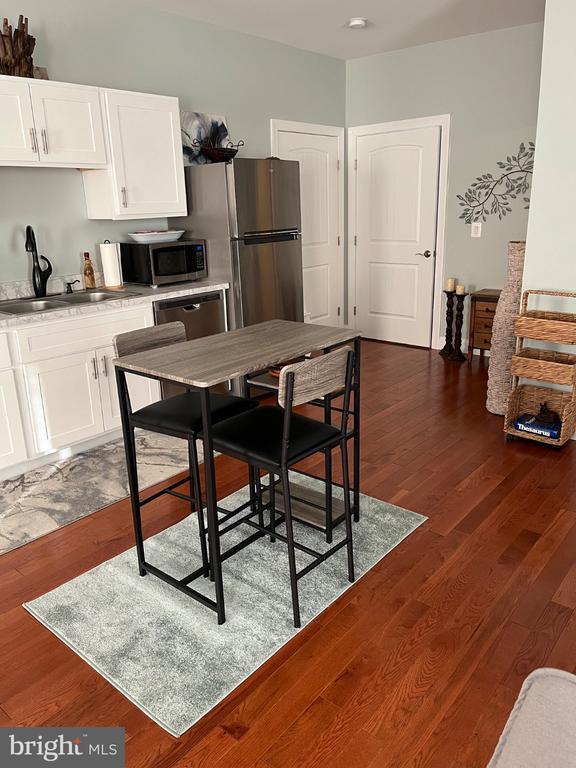 Building Photo - 23930 Brickhouse Farm Ln