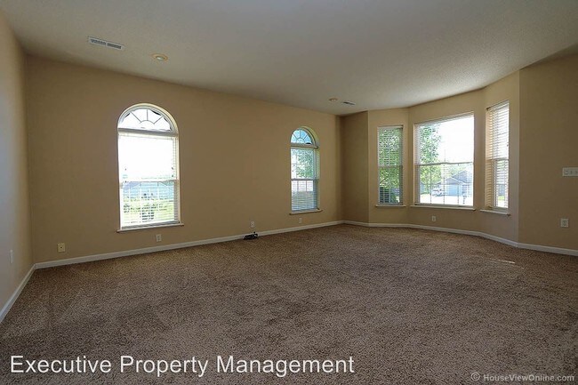 Foto del edificio - 4654 Greenwood Cir