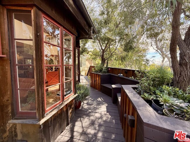 Building Photo - 2566 Verbena Dr