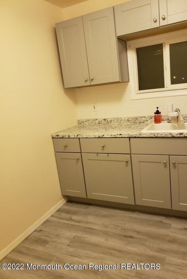 Foto del edificio - 683 Mantoloking Rd