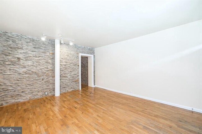 Foto del edificio - 4325 Terrace St