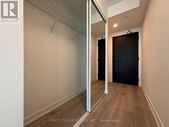 Building Photo - 88 Queen St E