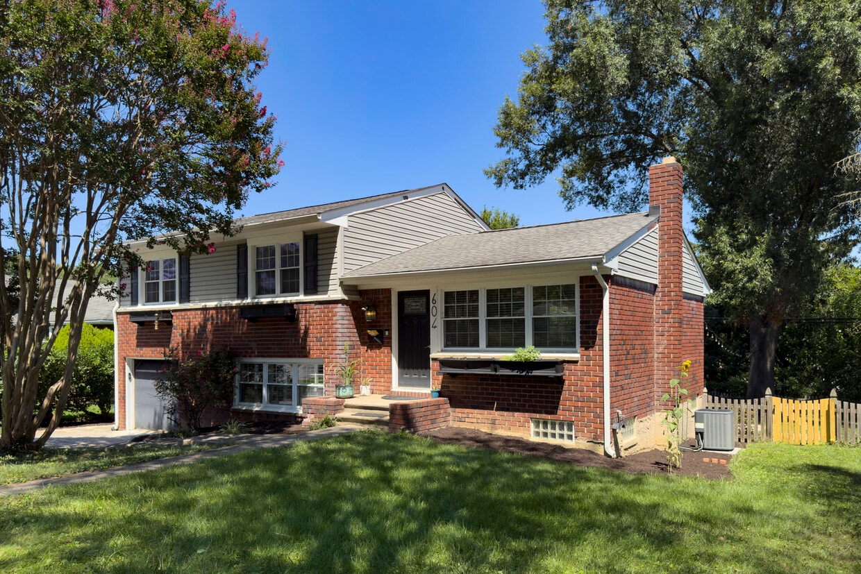 Photo - 604 Goucher Blvd (Towson, MD)