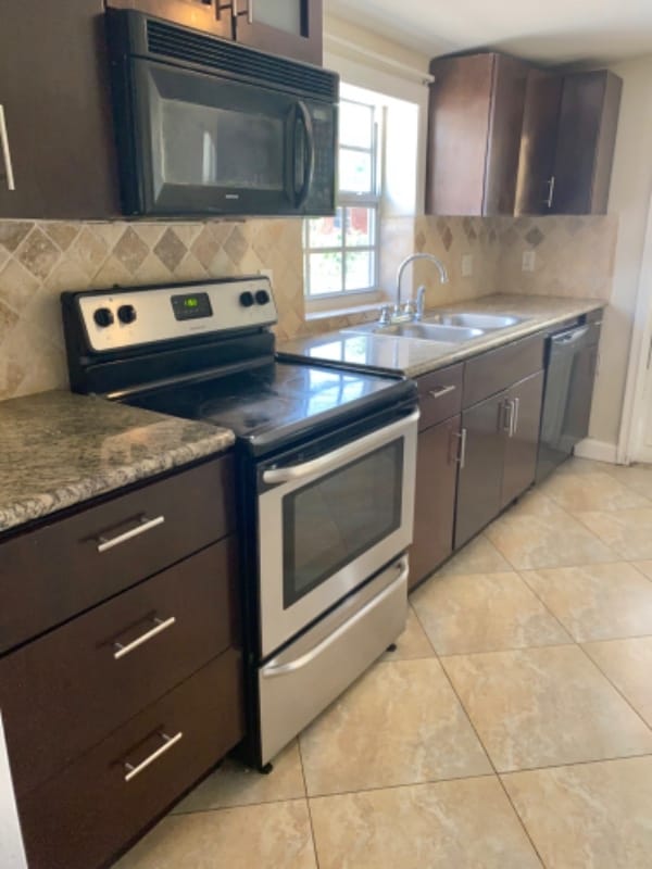 Foto del edificio - 1430 NE 41st Dr