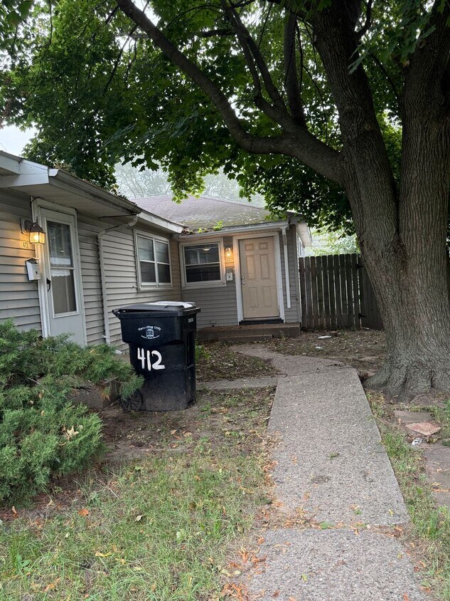 Foto principal - Cute 1 Bedroom 1 Bath Duplex