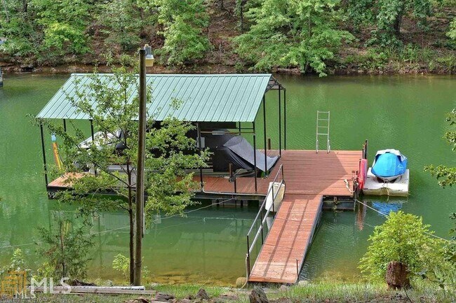 Building Photo - 511 Lakeshore Cir