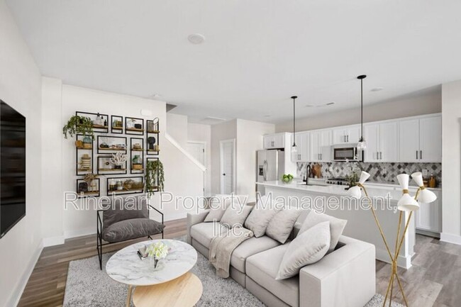 Building Photo - 656 Herlong Ave