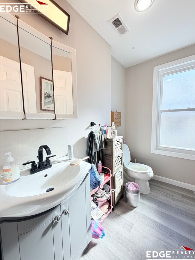 Building Photo - 76 Quint Ave