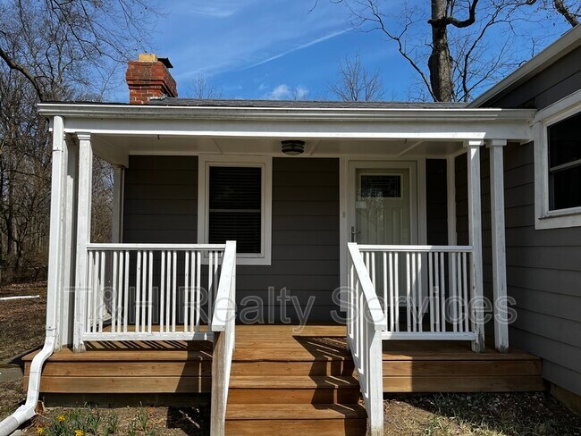 Building Photo - 2920 E 5th St