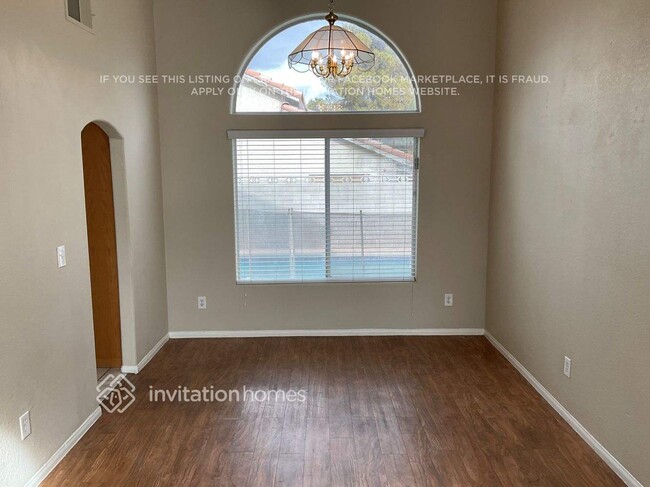 Foto del edificio - 8416 Luna Bay Ln