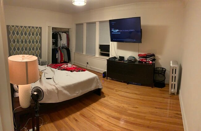 Huge bedroom with beautiful sunset view - 729 Seward St