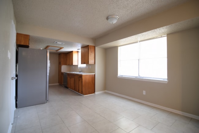 Building Photo - 1412 Becker Dr