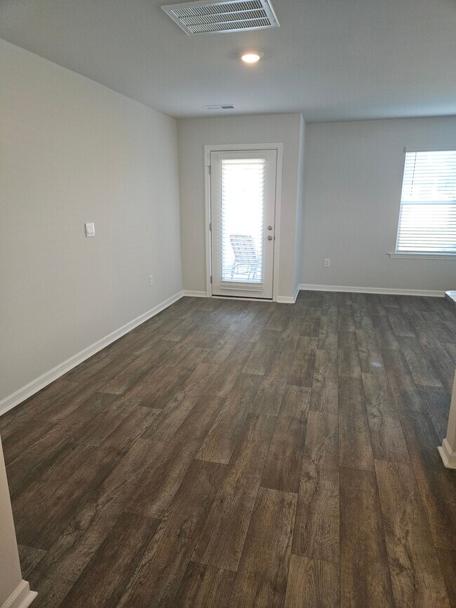 Building Photo - 4215 High Glen Dr