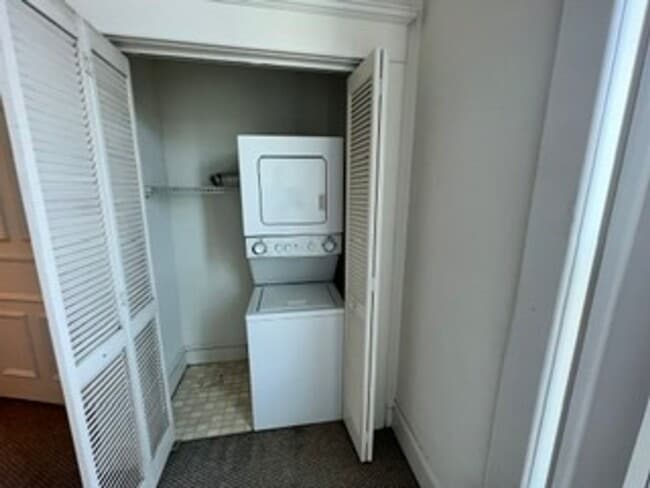 Building Photo - 1 Bedroom + Office Space in Emmaus