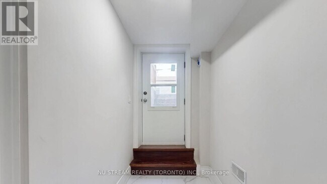 Photo du bâtiment - 1040 Ossington Ave