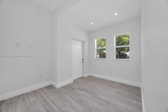 Foto del edificio - 2426 SW 25th St