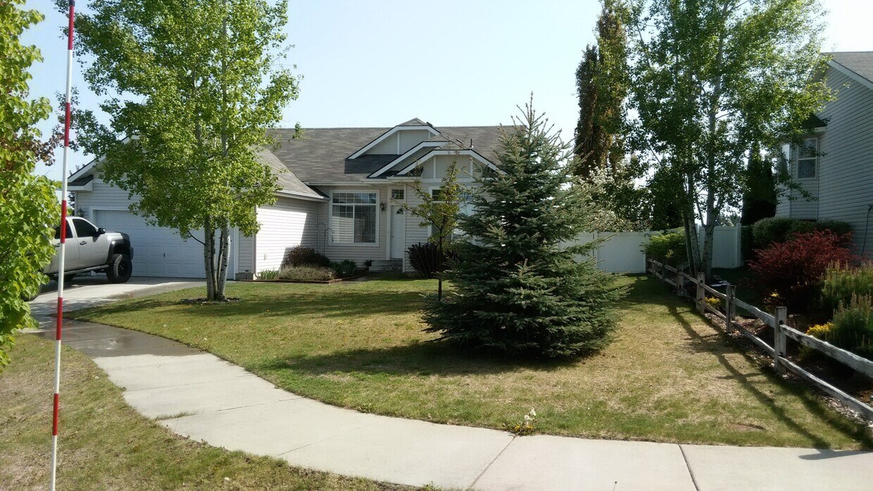 Primary Photo - Lovely 3 bdrm 2 Ba Sunshine Meadows home f...