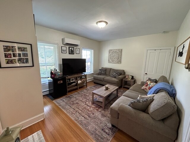 LIVING ROOM - 4 Lincoln Ave
