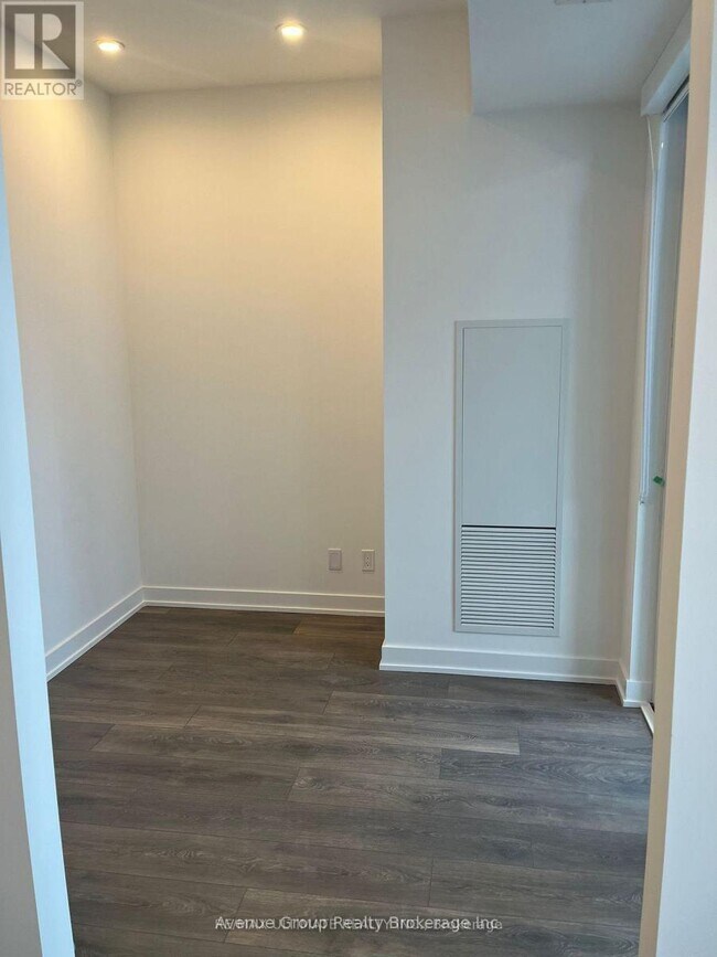 Building Photo - 108 Peter St