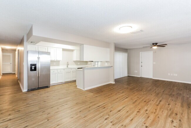 Building Photo - 4938 Hidden Hills Dr