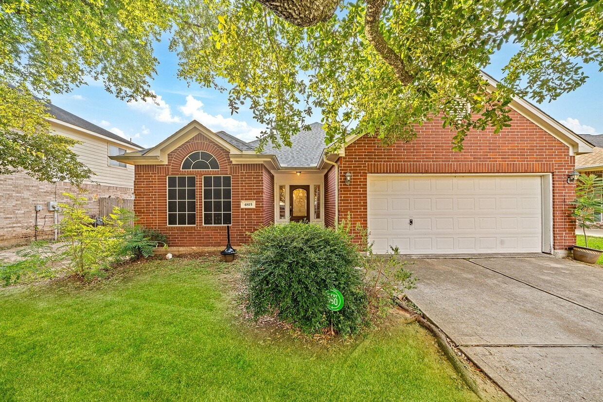 Primary Photo - 4815 Plum Forest Rd