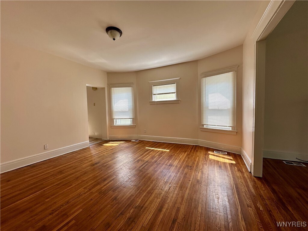 Building Photo - 127 Hayden St