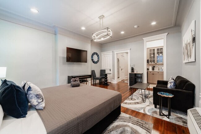 Building Photo - 68 E Cedar St