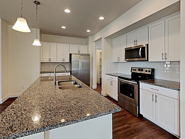 Building Photo - 400 E Sicily Dr