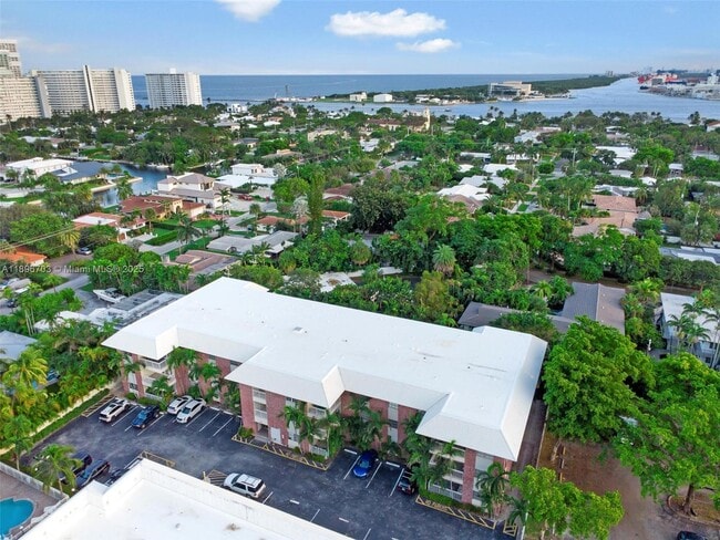 Foto del edificio - 2424 SE 17th St