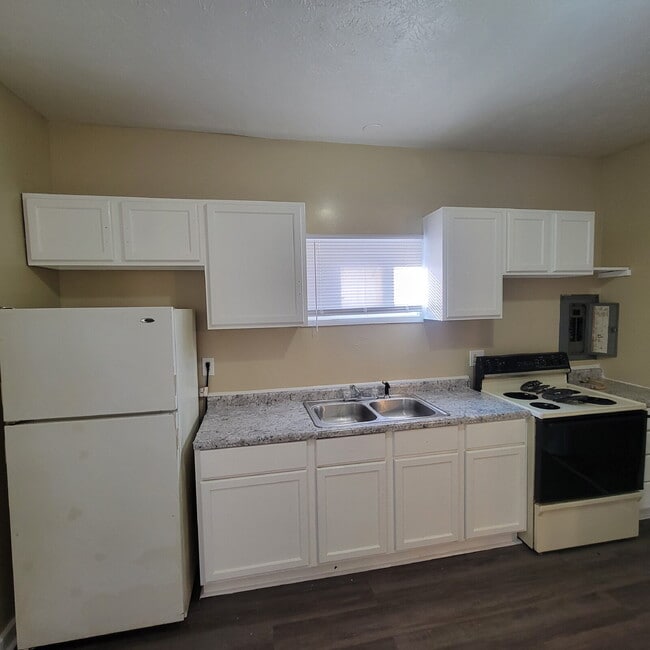 Building Photo - Near Southeast 3BR/1BA House for RENT!