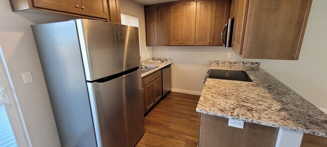 Foto del edificio - Spacious & Cozy Townhome for Rent