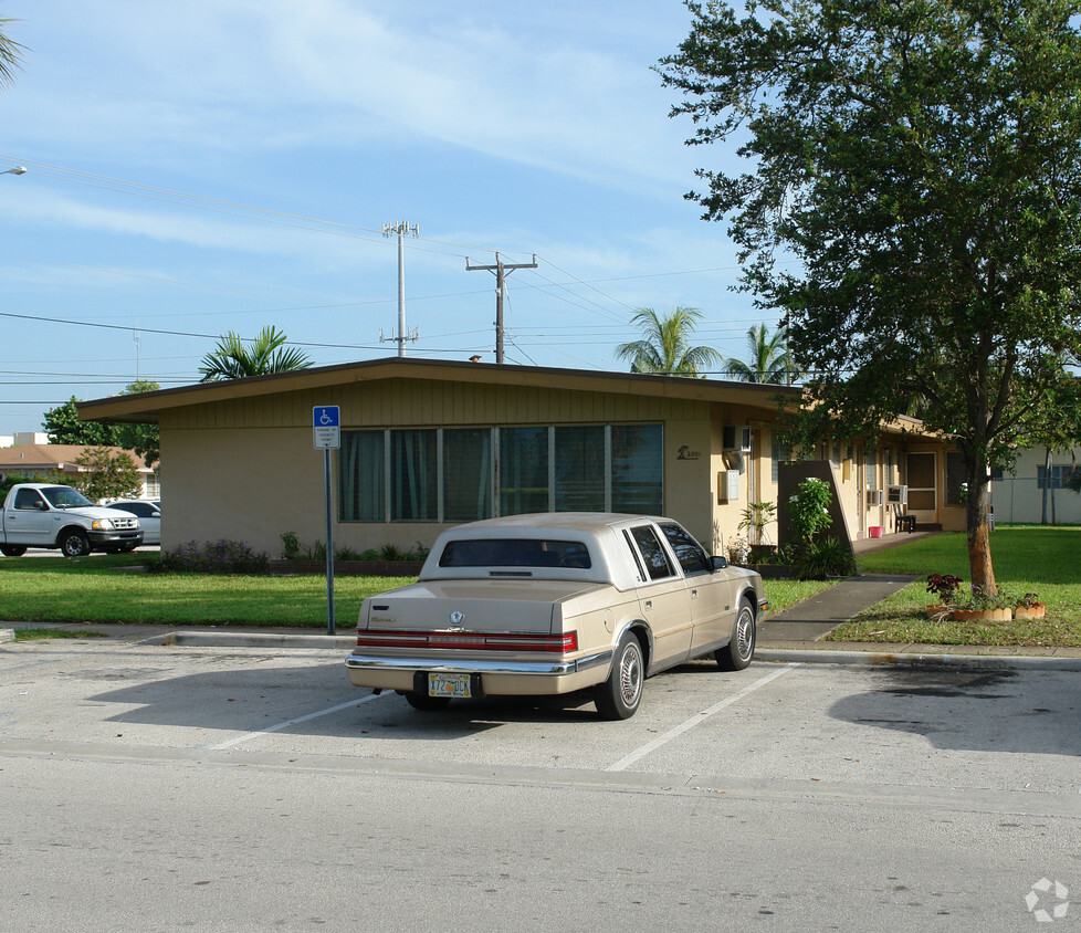 Building Photo - 2001-2011 NE 167th St