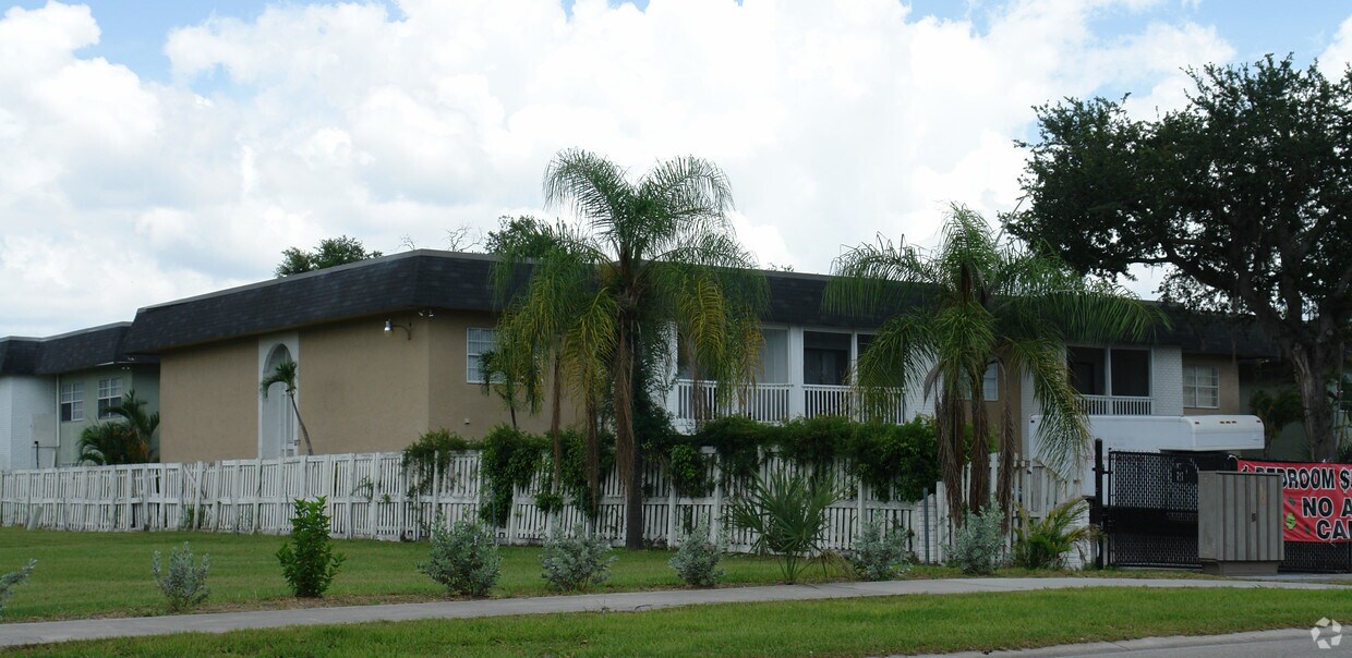 Palm Vista Apartments Fort Myers, FL