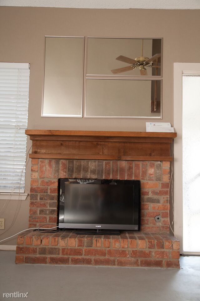 Building Photo - 1601 W Braker Ln